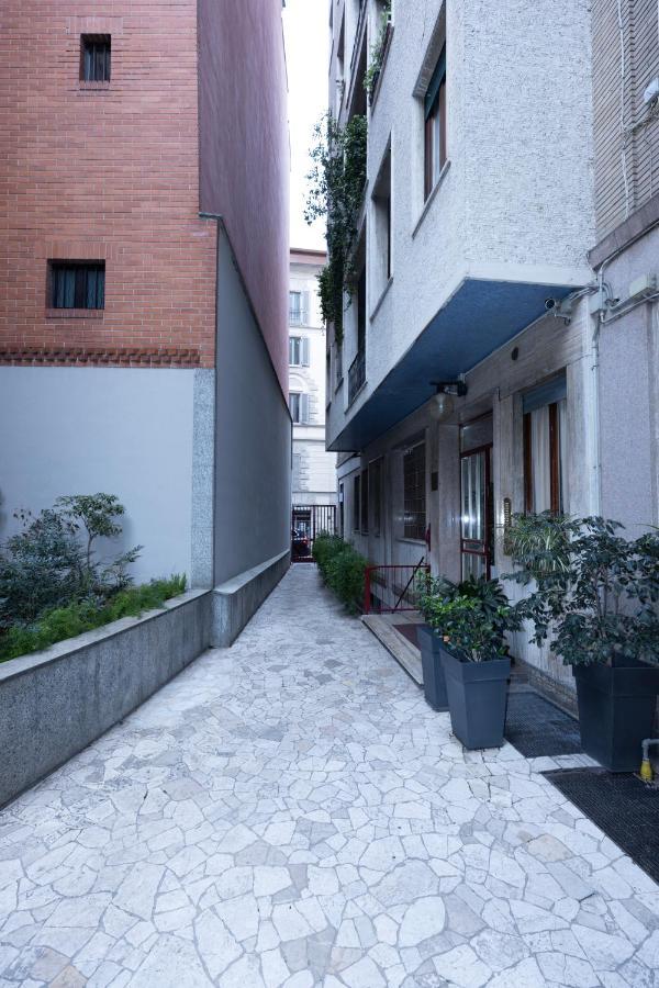 Milan Flat 5 Min From Duomo With Park For Small Cars 외부 사진